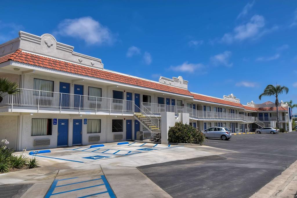 Motel 6-Carlsbad, Ca - East Near Legoland Exteriör bild